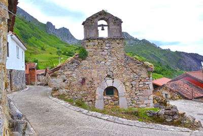 Iglesia en el pueblo de Tuiza. Lena