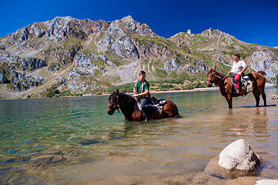 Ruta a caballo del Valle del Lago al Lago del Valle, en Somiedo